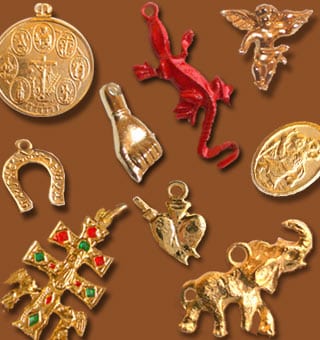 Para torcer el brazo del destino: Talismanes y amuletos
