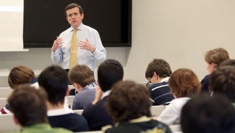 ¿Por qué abandonan los estudios los universitarios?