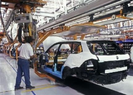 Producción de vehículos cayó 24% en los cuatro primeros meses del año