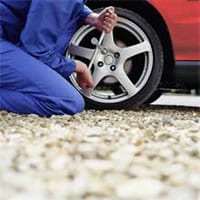 Mal calibrado de neumáticos y cambios de llantas, comprometen la dirigibilidad y componentes del auto
