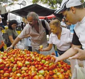 Los venezolanos se olvidaron del lujo y sólo compran lo necesario