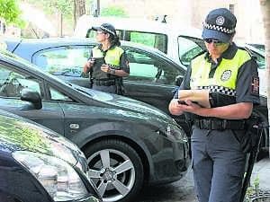 Tráfico multa a más de 2.700 conductores por utilizar el teléfono móvil al volante