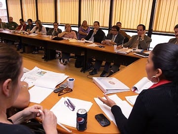 Gobierno y autoridades rectorales instalan mesas de diálogo constructivo