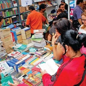 Uno de cada dos venezolanos lee libros