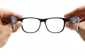 Cómo limpiar bien las gafas