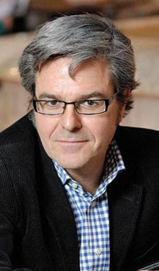 Javier Celaya: «El libro de papel perderá su peso relevante en la sociedad»