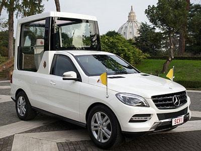 Benedicto XVI estrena nuevo Papamóvil: Un Mercedes-Benz Ml