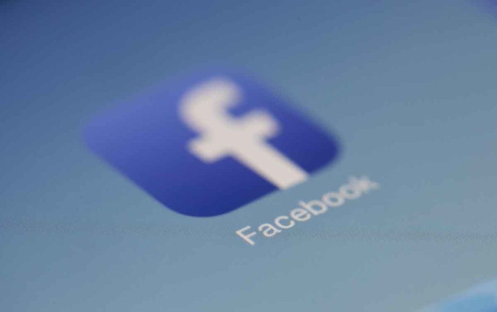 Los anuncios en Facebook serán revisados manualmente