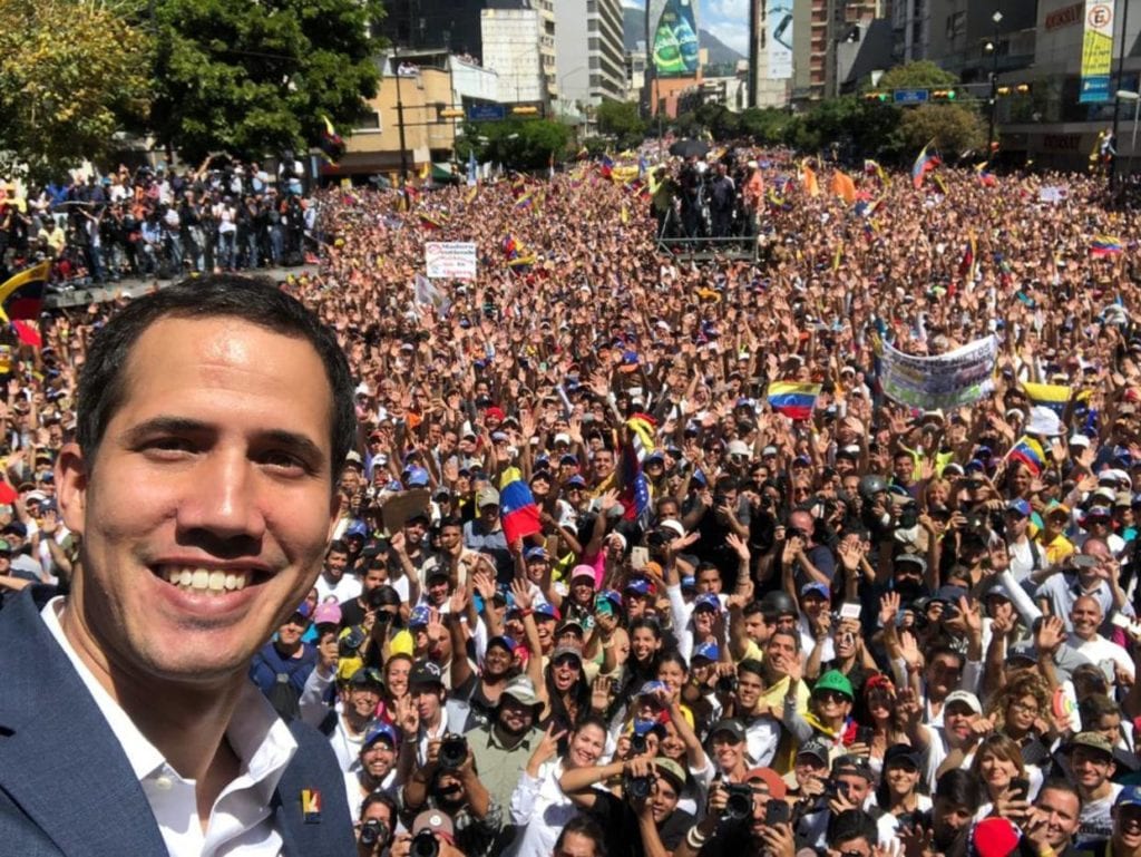 Ni tanto que queme al santo…