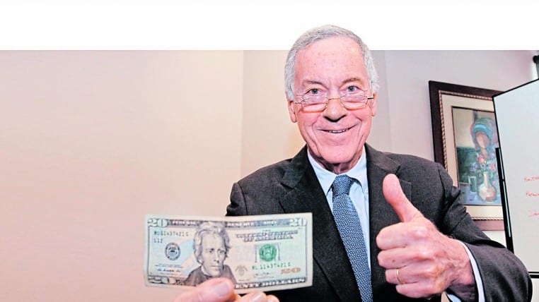 Steve Hanke, insiste que la solución a los problemas económicos del país pasa por la dolarización