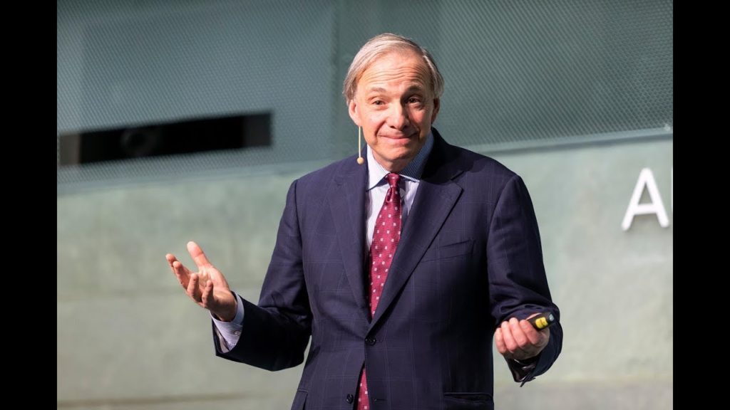 Ray Dalio: Invertir en bonos y la mayoría de los activos financieros, se ha vuelto estúpida