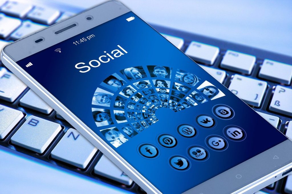 Las redes sociales no las tienen todas consigo, aparecen luces y sombras a su alrededor