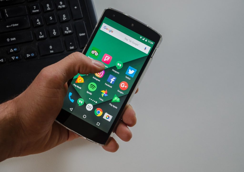 Ojo con los estafadores y la nueva política de WhatsApp