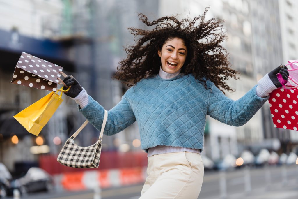 Centennials y millennials lideran el boom del «compra ahora, paga después»