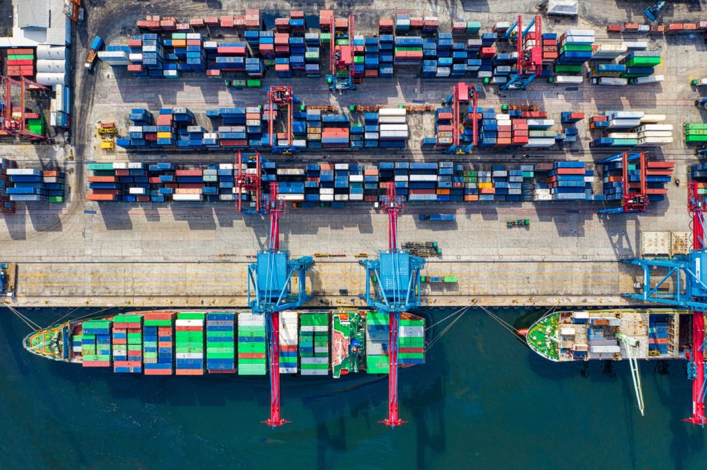 Los cierres decretados en Shanghai China  restringirán las operaciones del comercio mundial