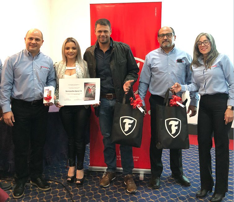 CENTROS DE DISTRIBUCIÓN AUTORIZADOS Y CLIENTES FUERON RECONOCIDOS POR FIRESTONE