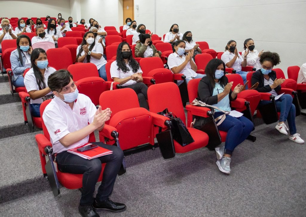 Red de Empoderamiento Femenino de Coca-Cola FEMSA gradúa a su primera cohorte