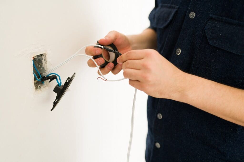 Errores en las instalaciones eléctricas acortan la vida útil de tus equipos