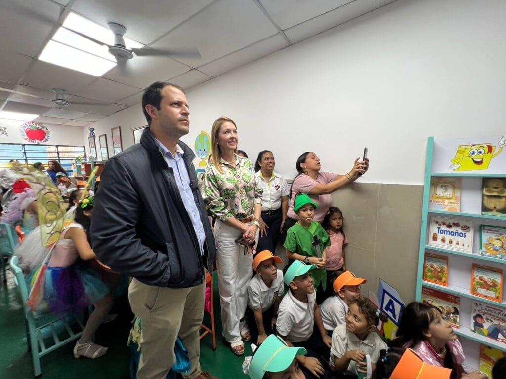 Elías Sayegh: “más de 2.000 estudiantes hatillanos cuentan con escuelas municipales con sus instalaciones 100% recuperadas”