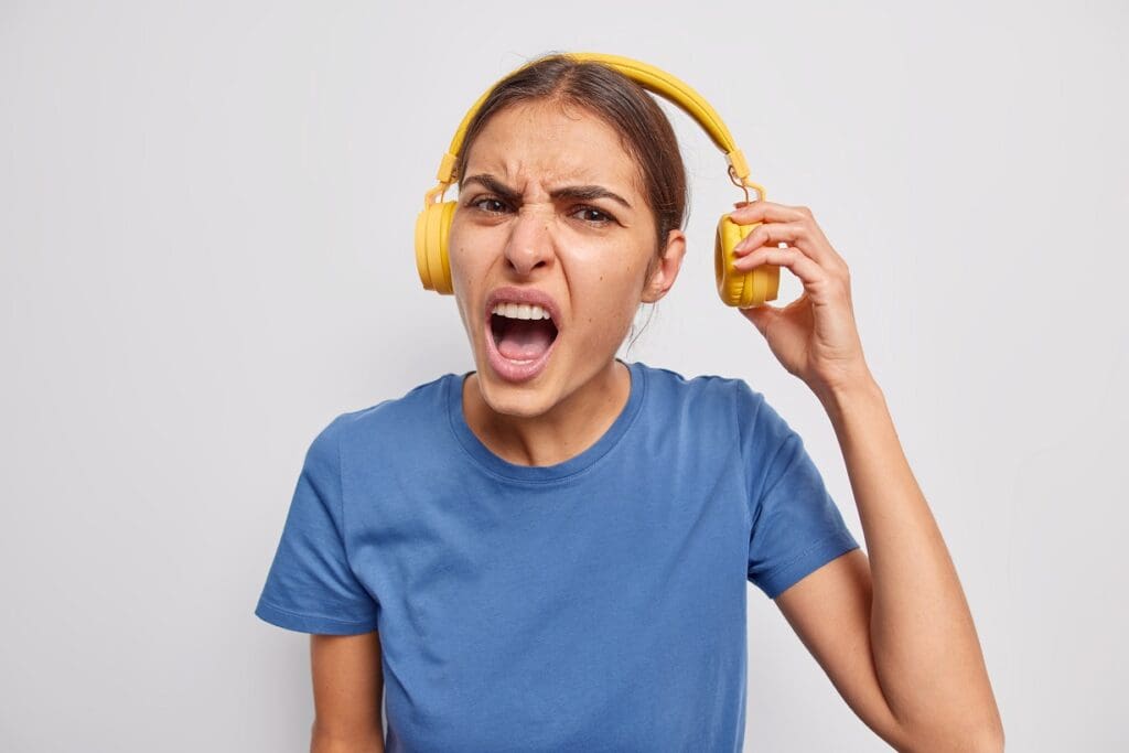 10% y 15% de la población mundial puede ser afectado por Tinnitus