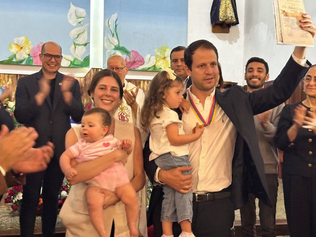 Elías Sayegh recibió distinción honorífica como Hijo Ilustre de El Hatillo