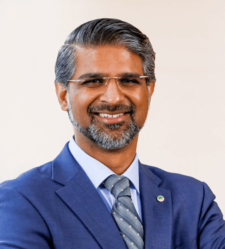 Foto de Simon Ninan, Vicepresidente Senior de Estrategia de Negocios en Hitachi Vantara.