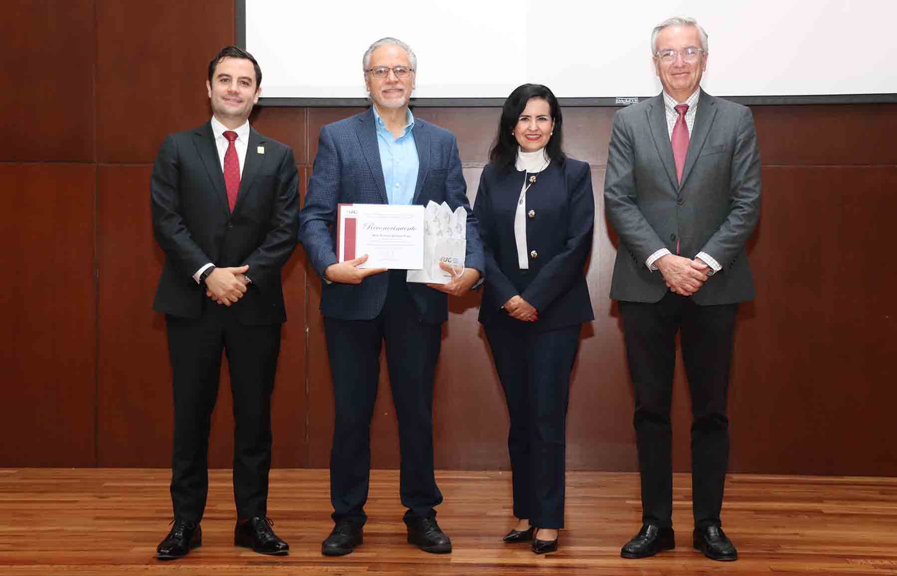 Estudiar un posgrado te da ventajas competitivas: experto