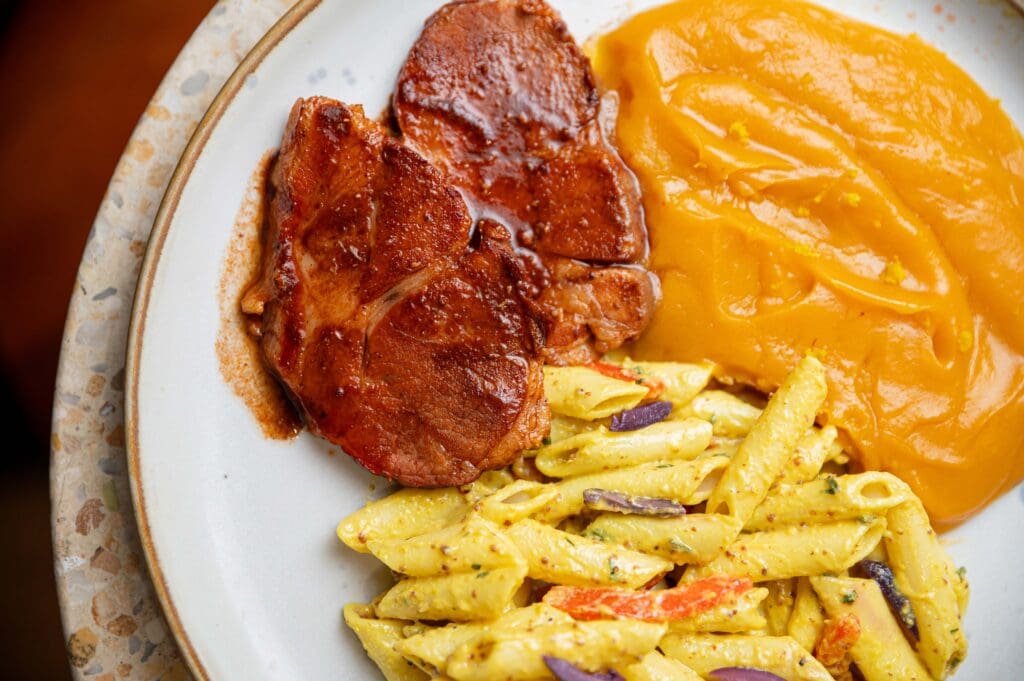 LA REPOSTERÍA LANZA SU ALMUERZO NAVIDEÑO 2025 CON SABOR A TRADICIÓN CASERA