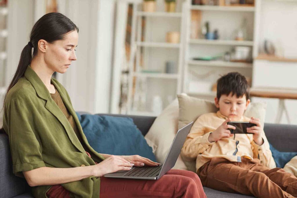 Cuida a tus hijos de los contenidos del Internet 