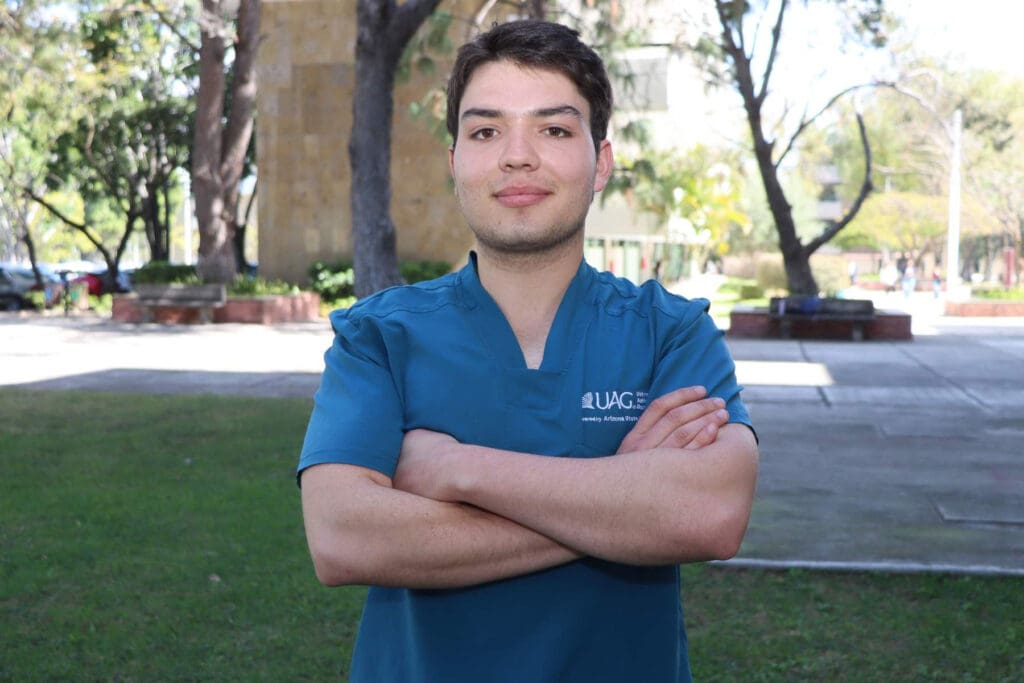 Alumno de Enfermería destaca la práctica clínica como pilar del aprendizaje