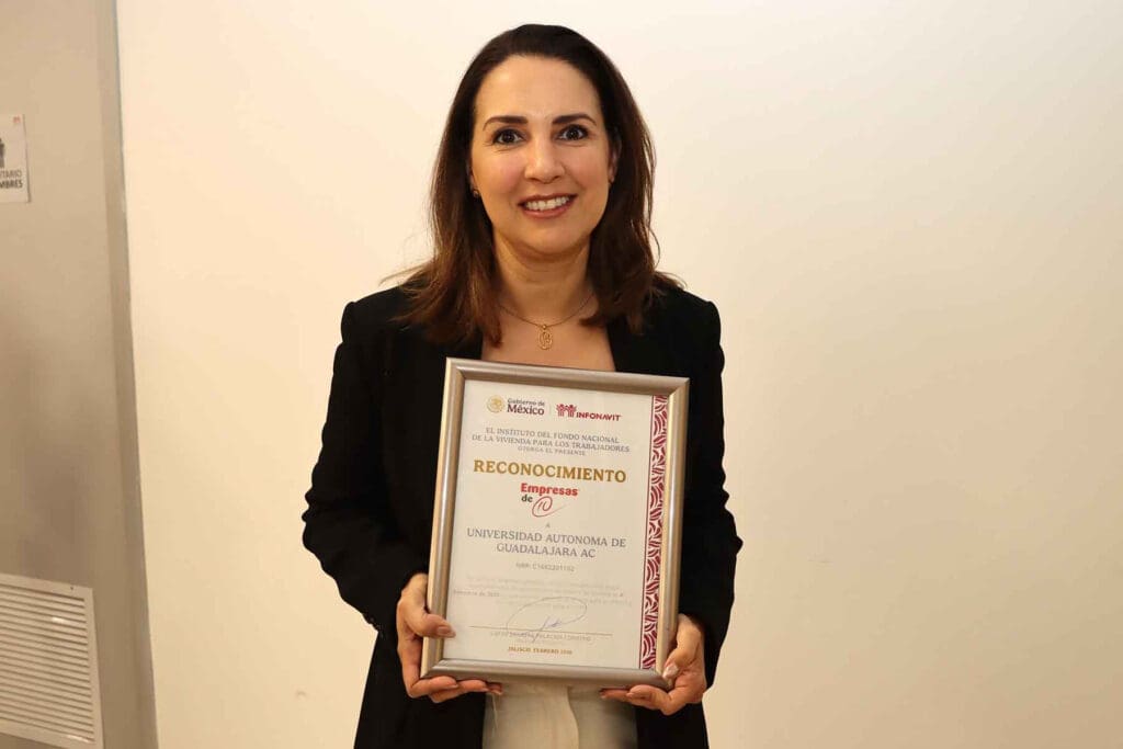 UAG recibe por tercer año consecutivo el distintivo “Empresa de Diez” del Infonavit